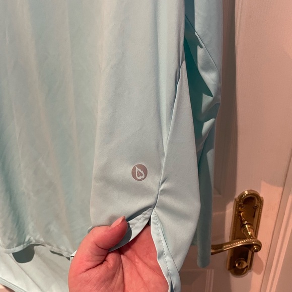 BNWOT Women’s long sleeved athletic top - Picture 2 of 4